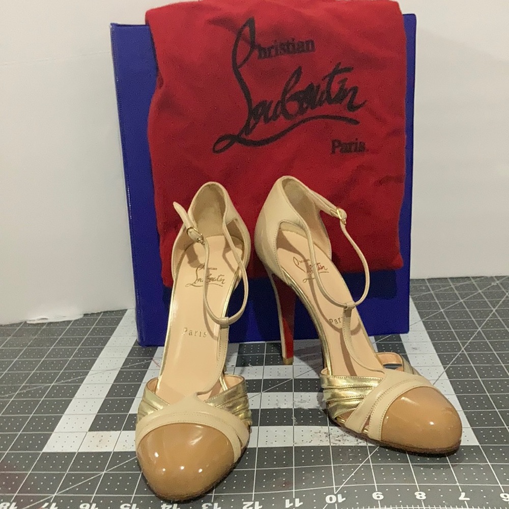 Heel shoes
